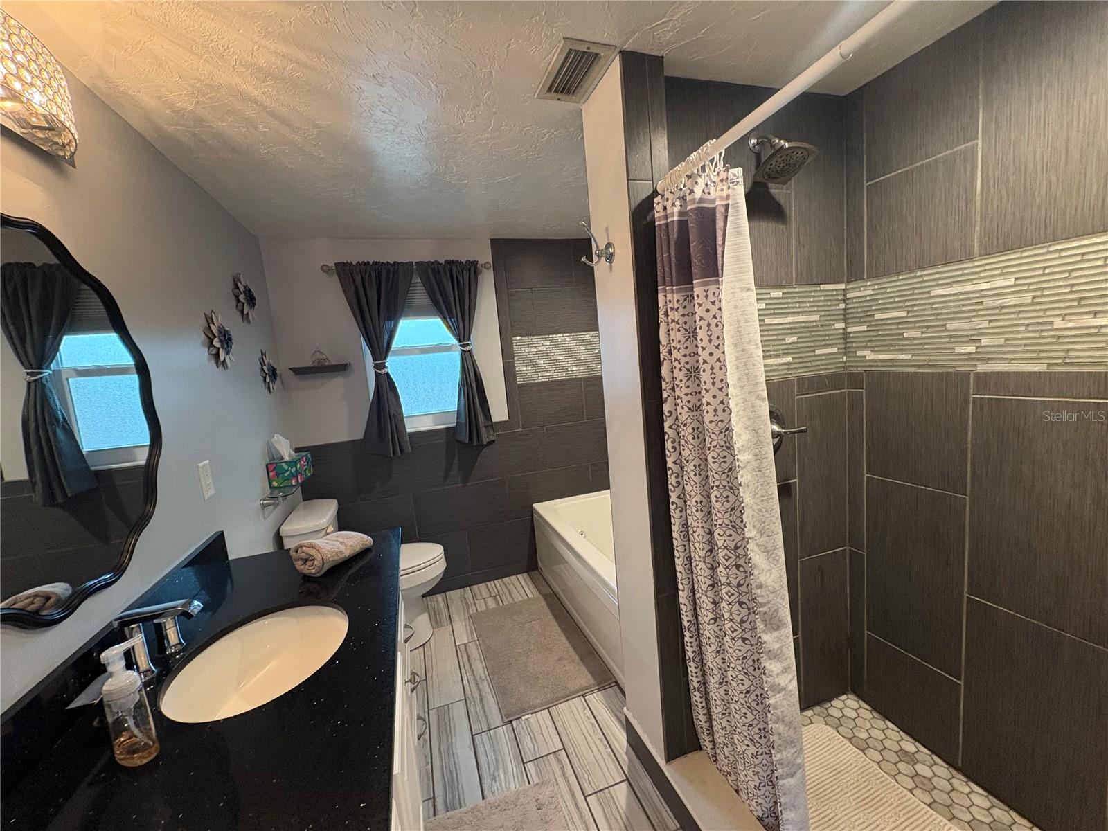 SOUTH VENICE - Residential