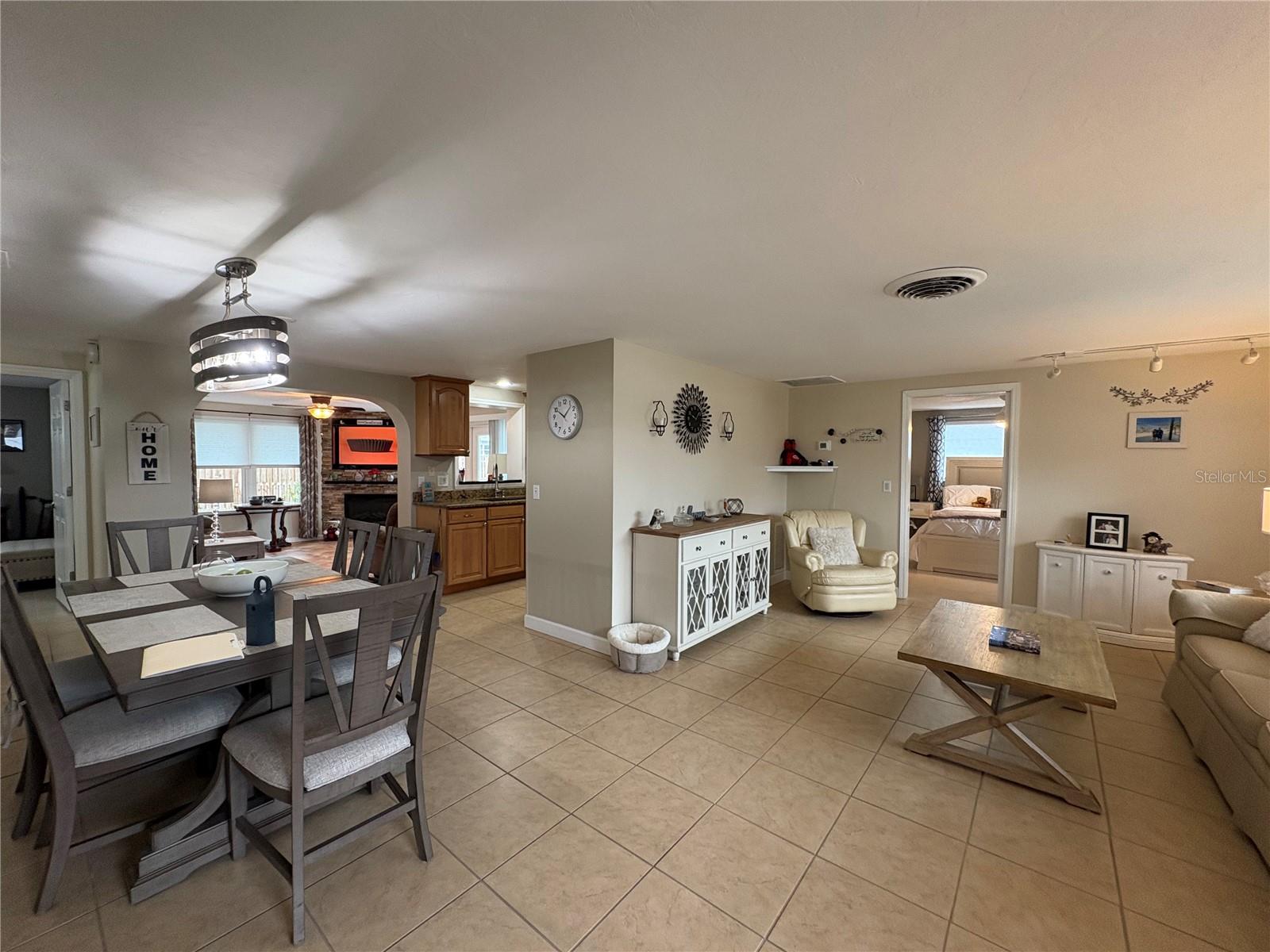 SOUTH VENICE - Residential