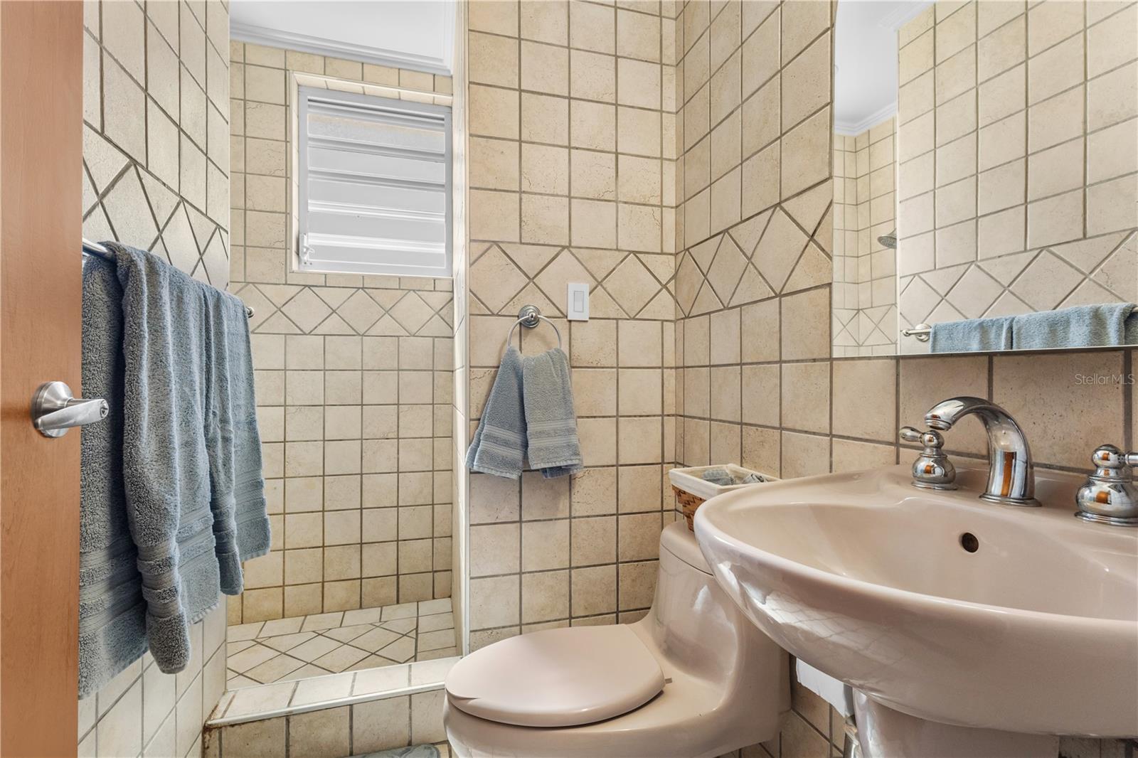 1858 MCLEARY - Residential