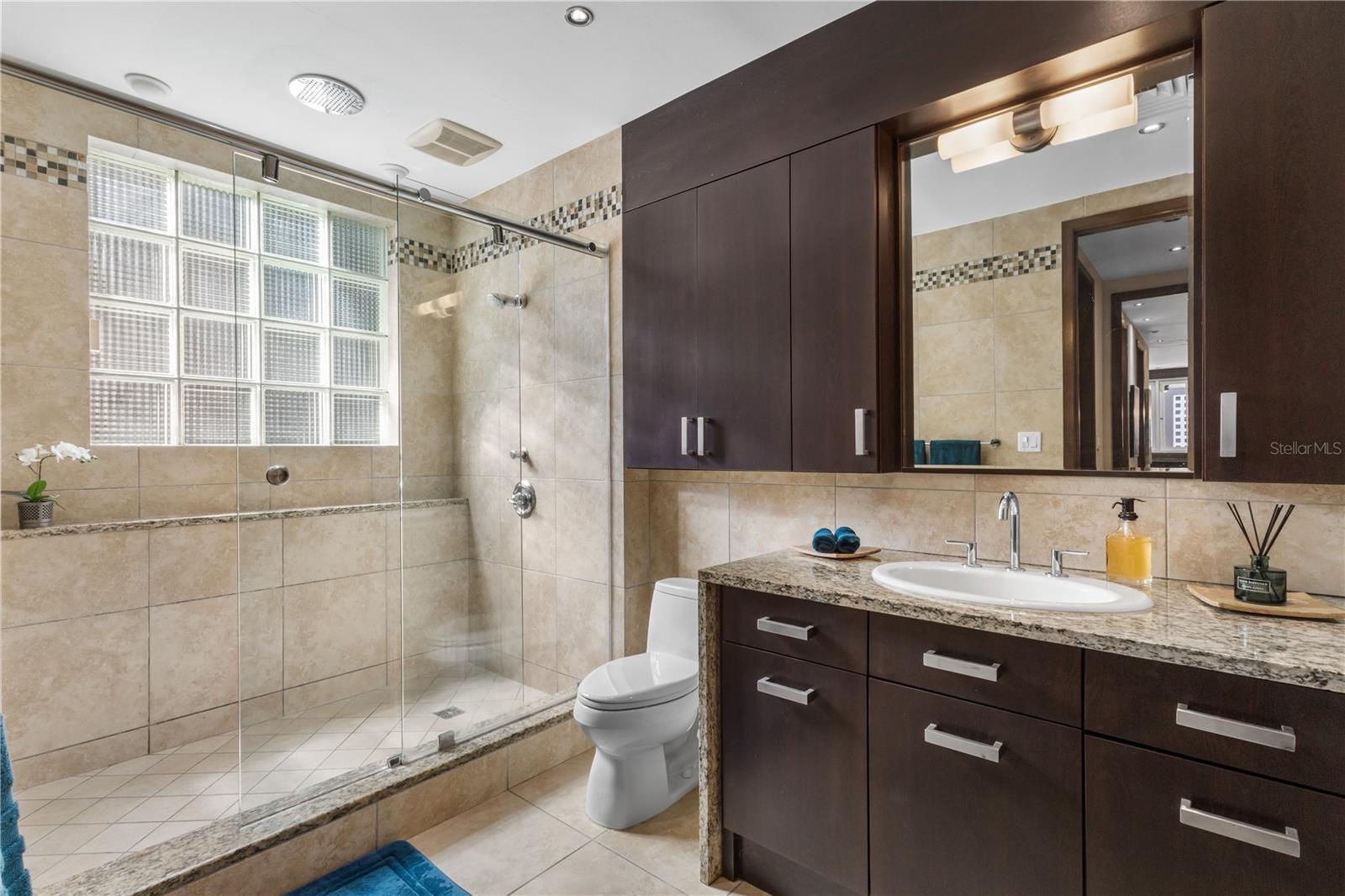 1858 MCLEARY - Residential