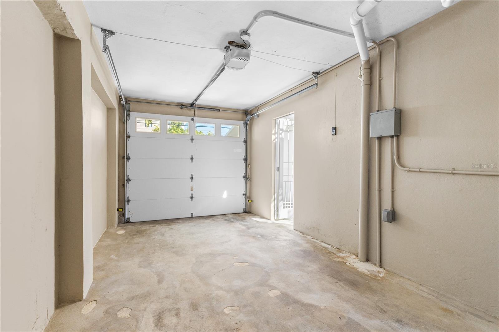 1858 MCLEARY - Residential