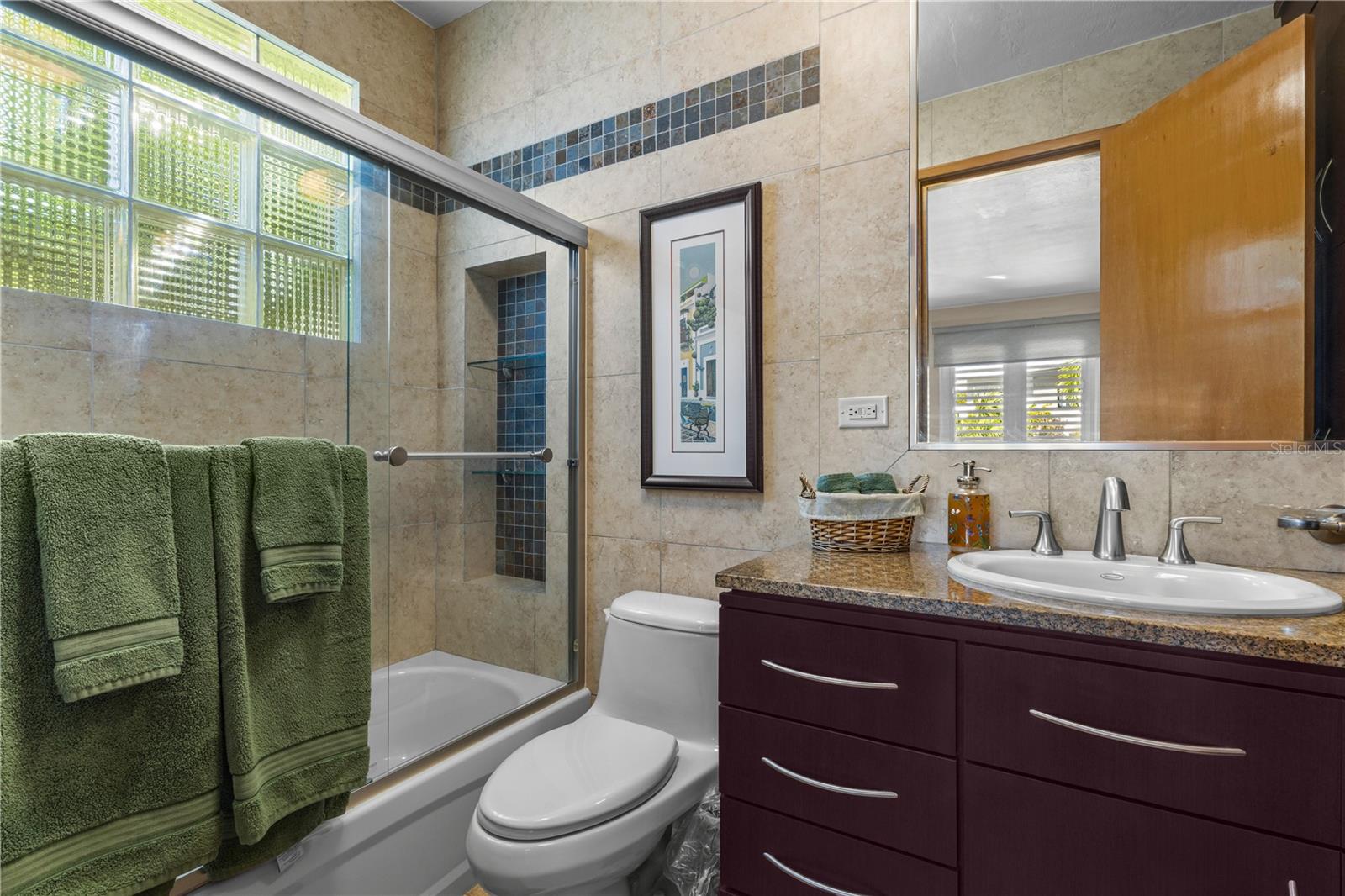 1858 MCLEARY - Residential