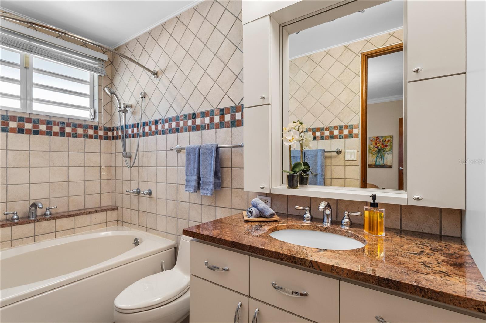 1858 MCLEARY - Residential