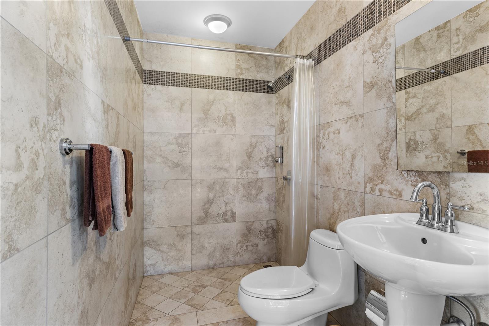 1858 MCLEARY - Residential