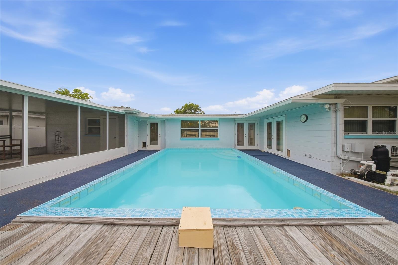 MEADOW LAWN 10TH ADD - Residential