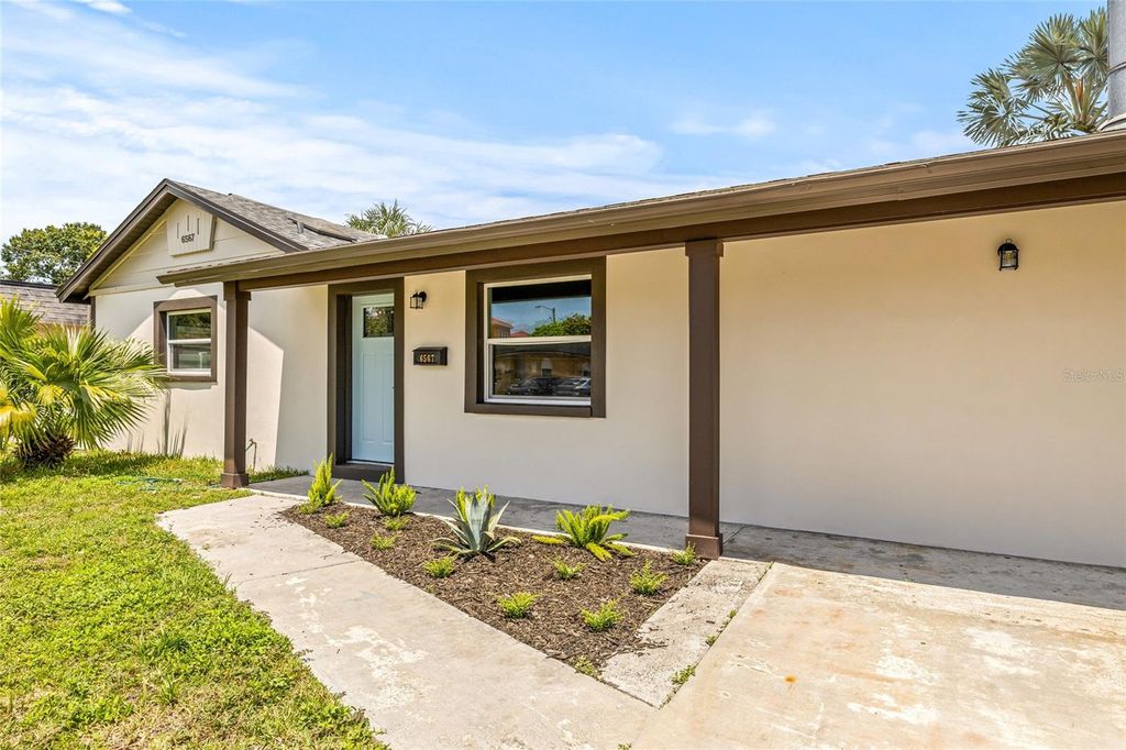 Photo of 6567 S West Shore Circle, Tampa, FL 33616 (MLS # TB8417199)