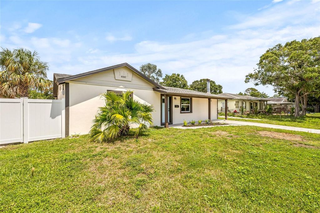 Photo of 6567 S West Shore Circle, Tampa, FL 33616 (MLS # TB8417199)