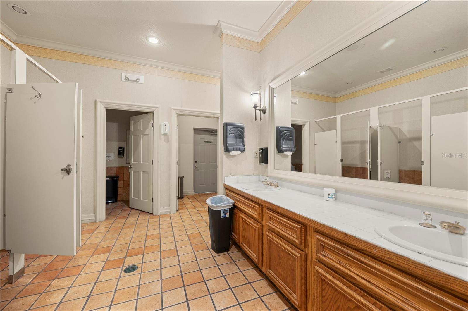 SEMINOLE LAKES PH 01 TR E LE - Commercial Sale