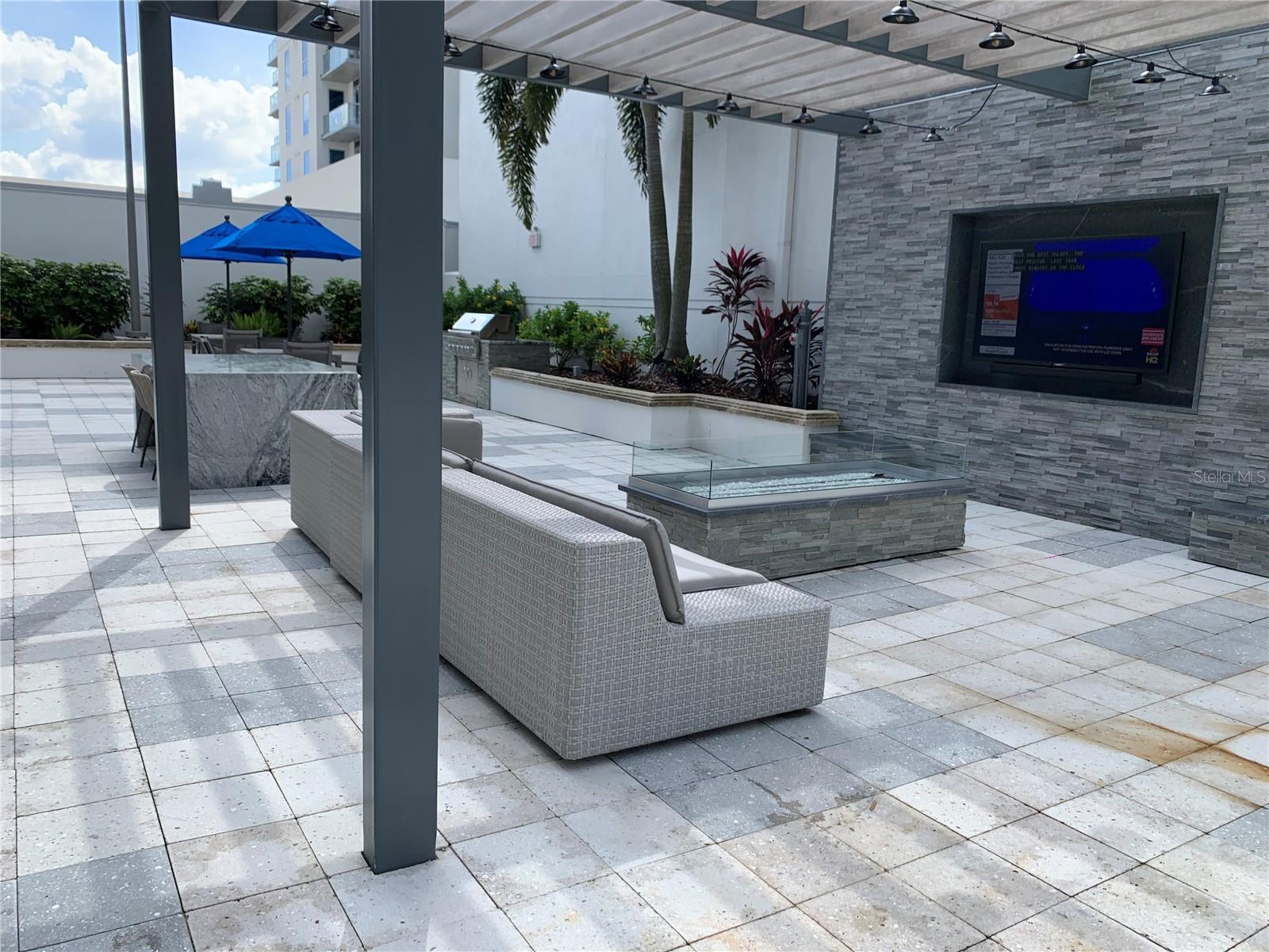 PARAMOUNT/LK EOLA - Residential Lease