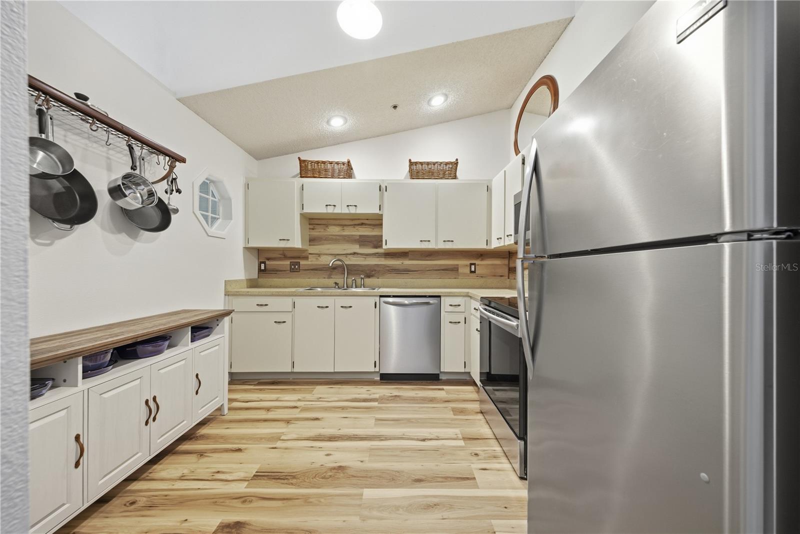 RAINTREE VILLAGE CONDO N - Residential
