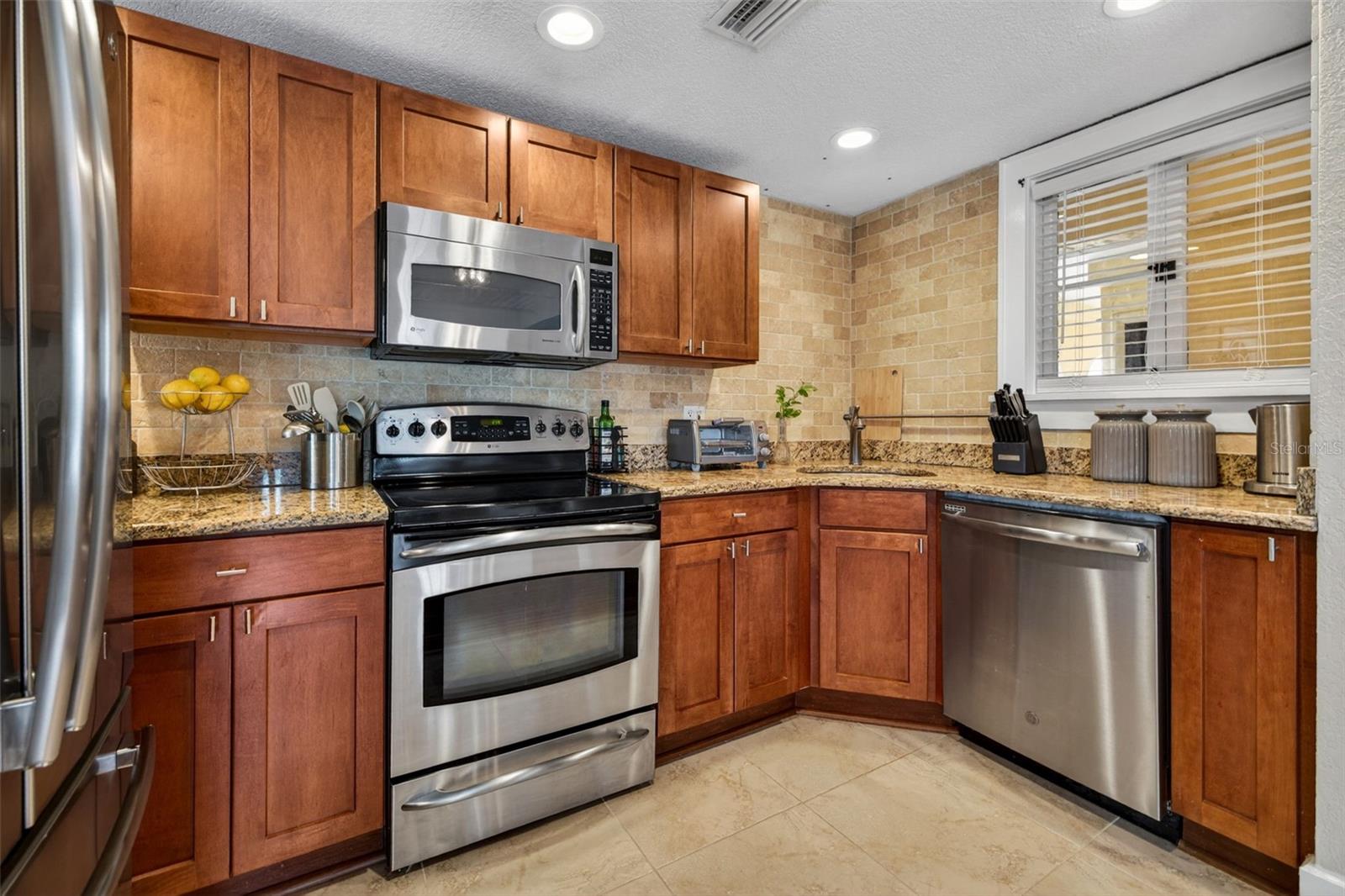 HEGRADO CONDO - Residential