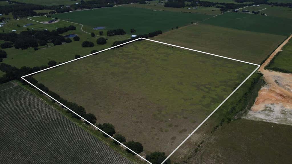 Photo of 2000 NW 225th Avenue, Dunnellon, FL 34431 (MLS # OM728070)
