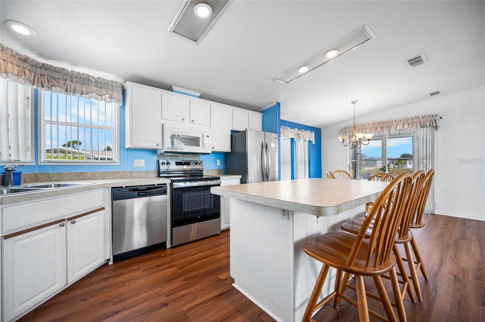 9177 PINEHAVEN WAY