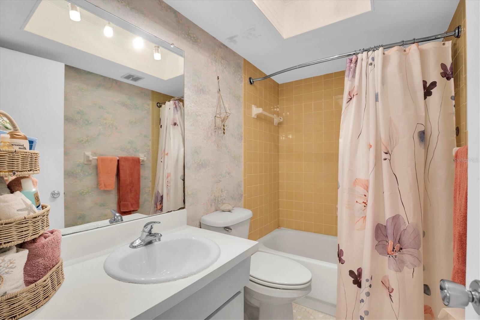 REGENCY WEST APTS CONDO - Residential Lease