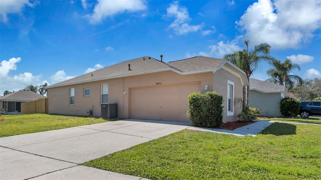 Photo of 10423 Glen Willow Lane, Tampa, FL 33647 (MLS # TB8356265)
