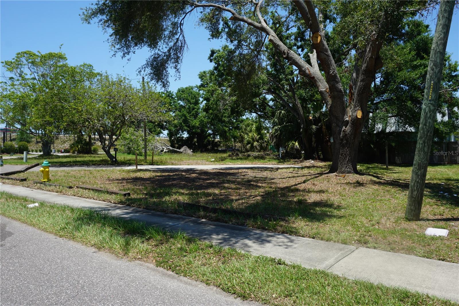 GANBRIDGE HUB - Land