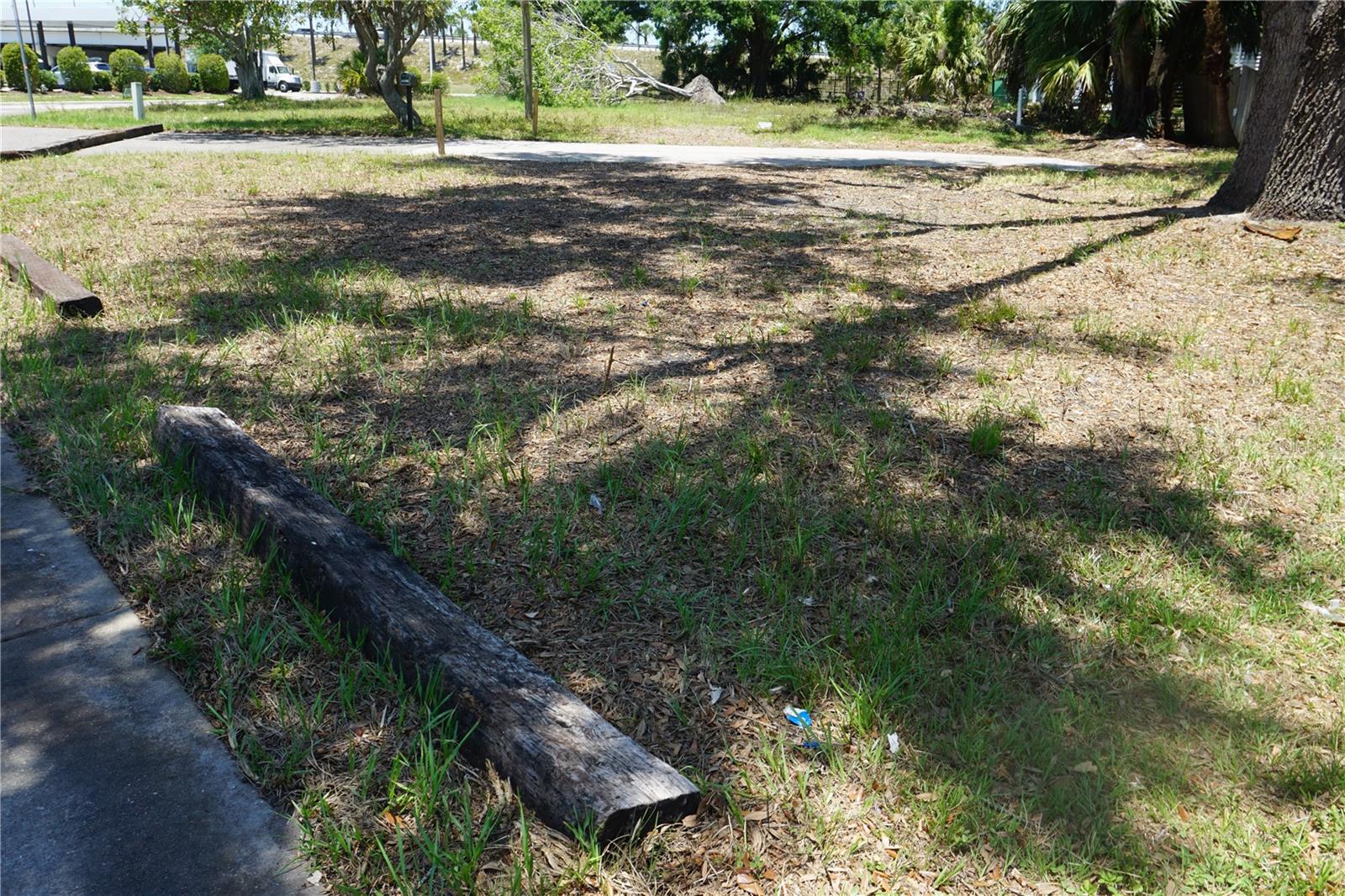 GANBRIDGE HUB - Land