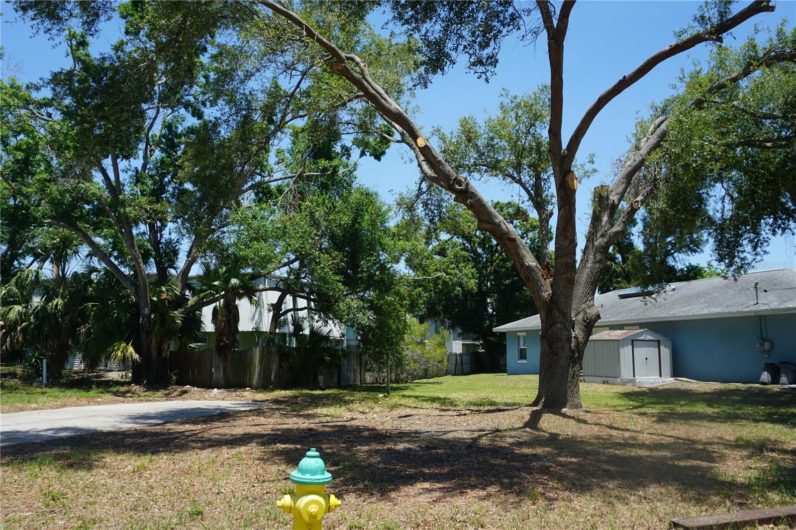 GANBRIDGE HUB - Land