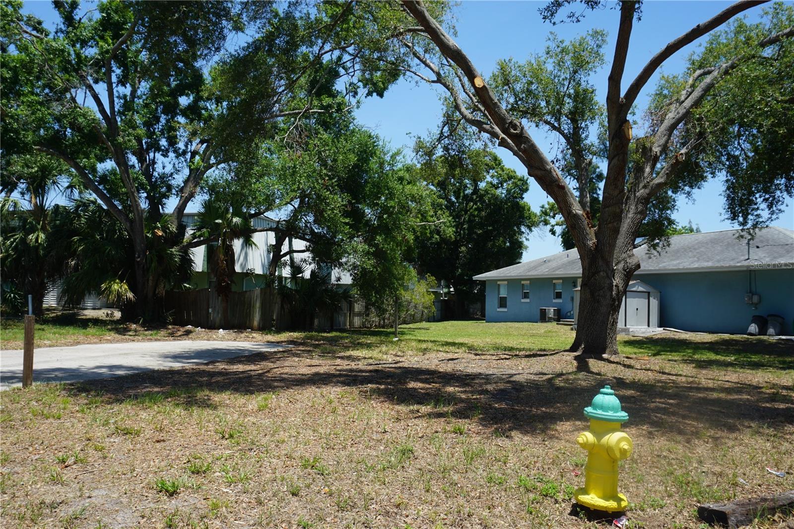 GANBRIDGE HUB - Land