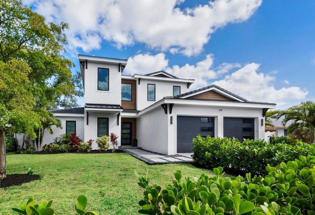 Photo of 1717 Alta Vista Street, Sarasota, FL 34236 (MLS # A4689355)