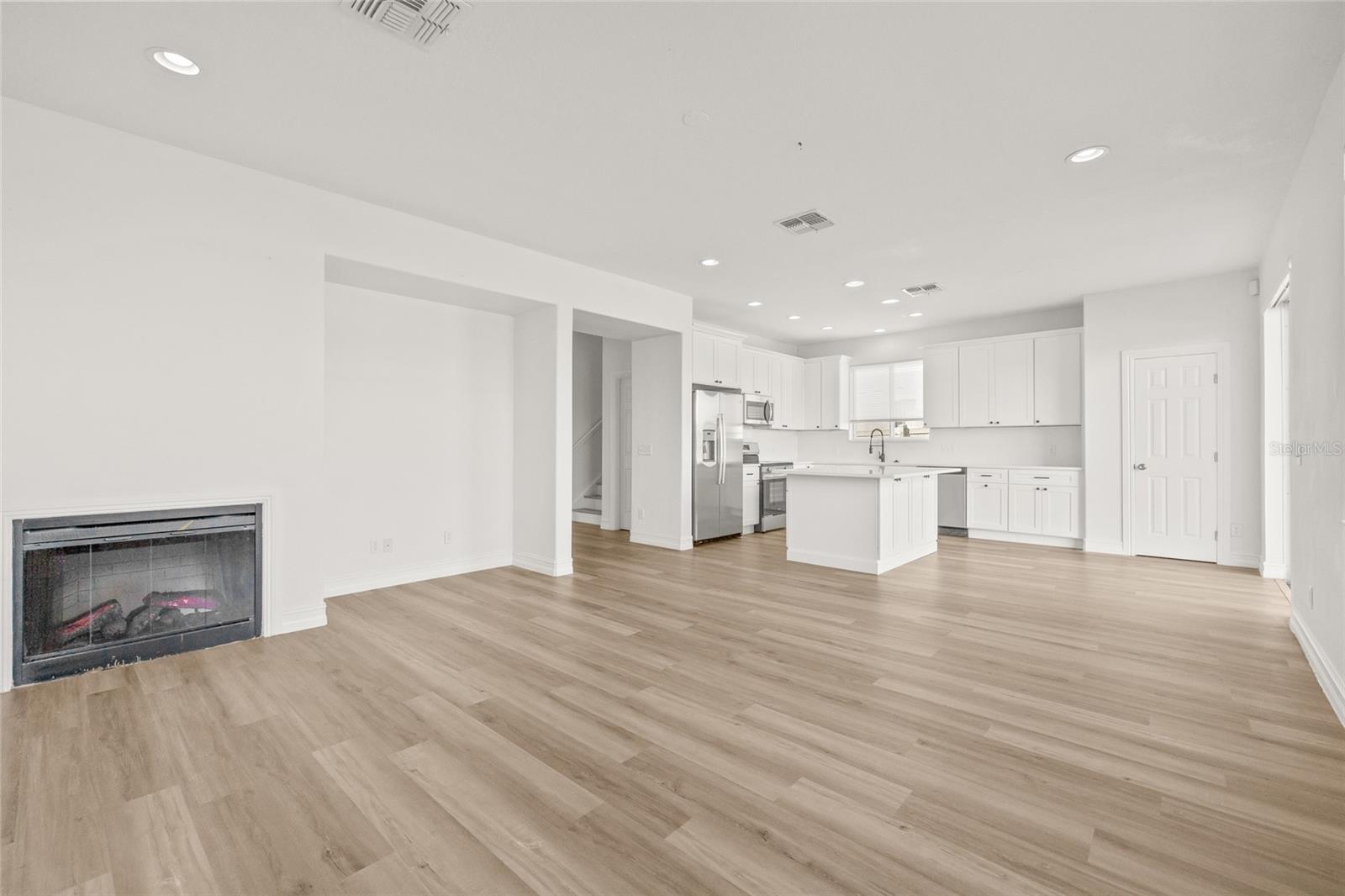 BALLANTRAE VILLAGES 3A & 3B - Residential Lease
