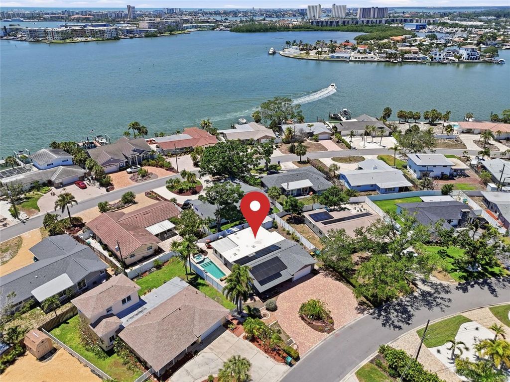 Photo of 2095 Dolphin Boulevard S, St Petersburg, FL 33707 (MLS # TB8508870)