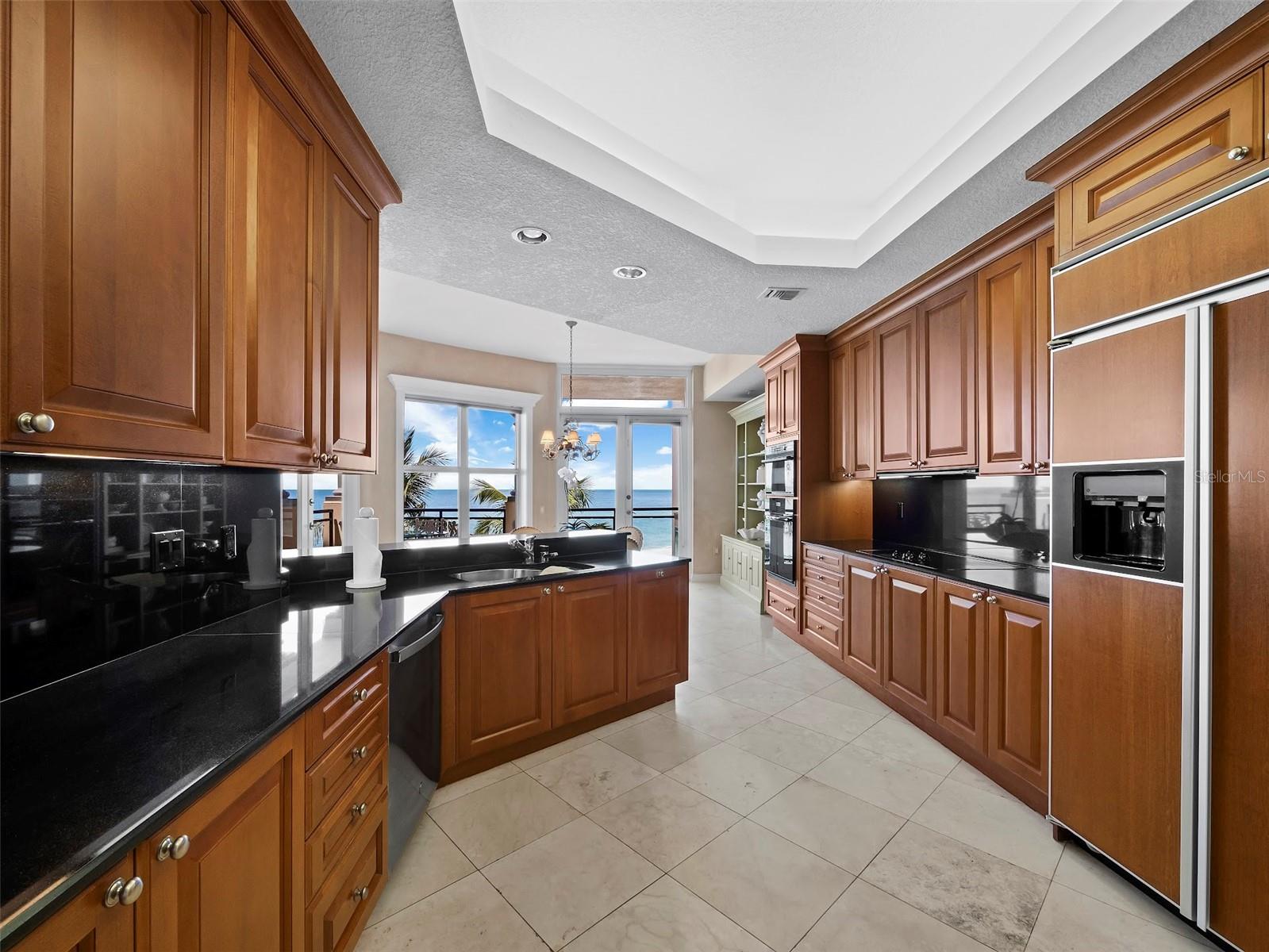 VIZCAYA AT LONGBOAT KEY PH 01 - Residential