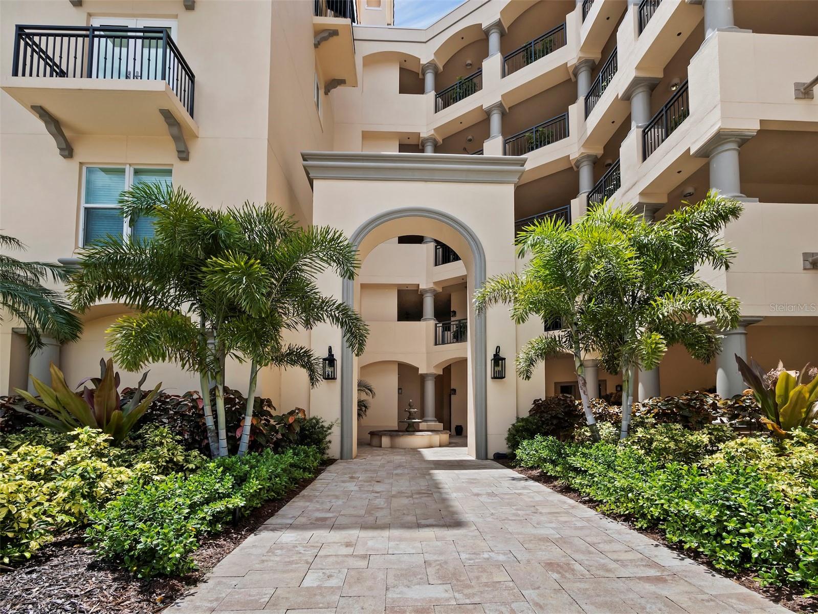 VIZCAYA AT LONGBOAT KEY PH 01 - Residential