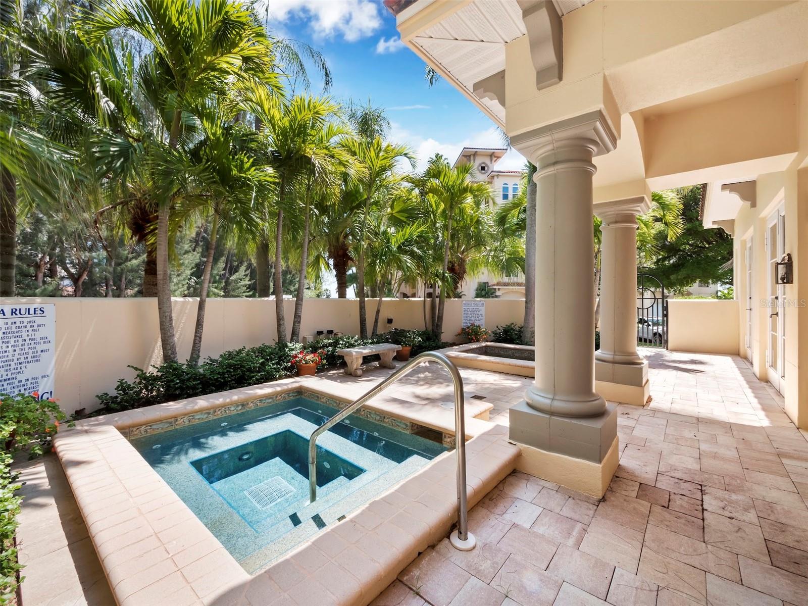 VIZCAYA AT LONGBOAT KEY PH 01 - Residential
