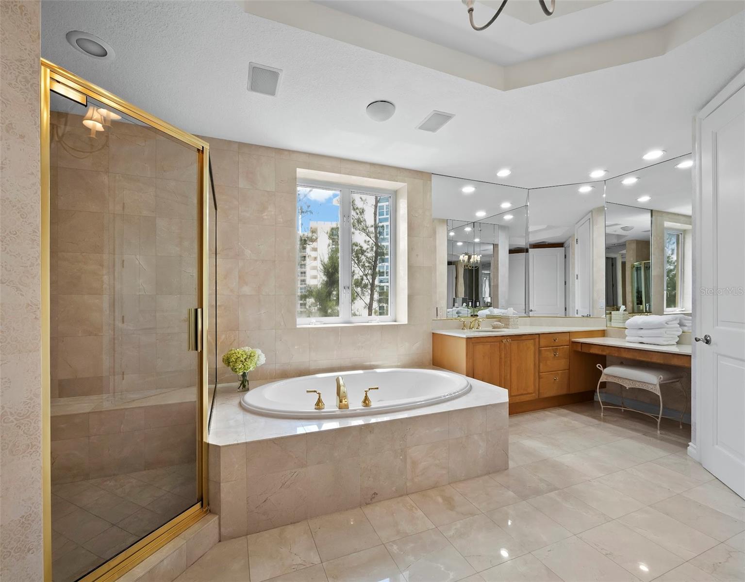 VIZCAYA AT LONGBOAT KEY PH 01 - Residential