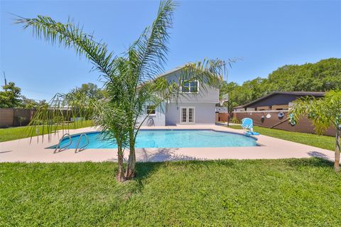 A home in VALRICO