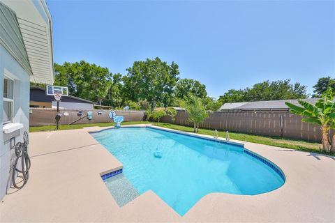 A home in VALRICO