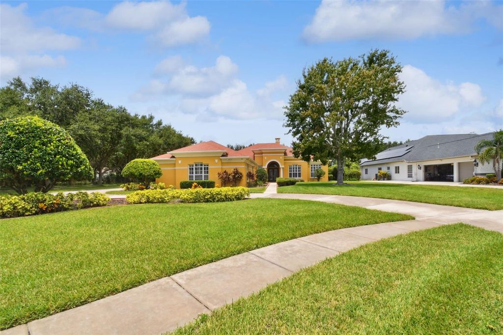 Photo of 5517 Keeler Oak Street, Lithia, FL 33547 (MLS # TB8387893)