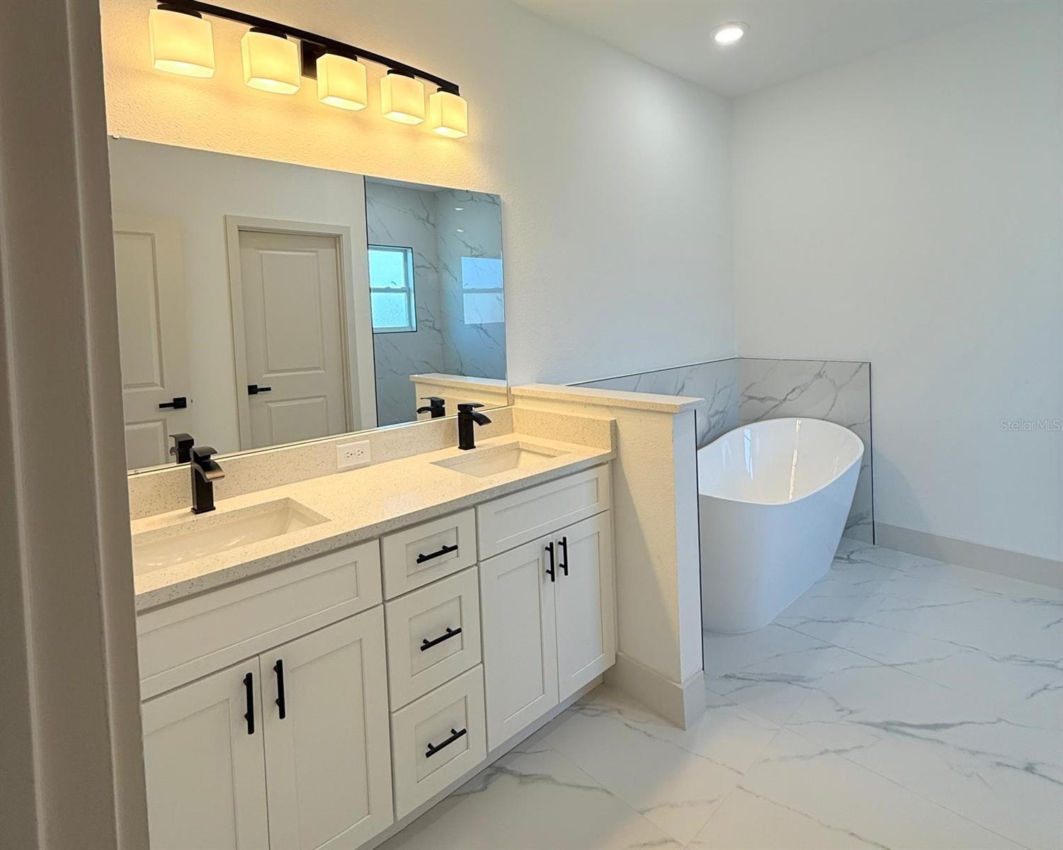 RAINBOW LAKES ESTATES - Residential