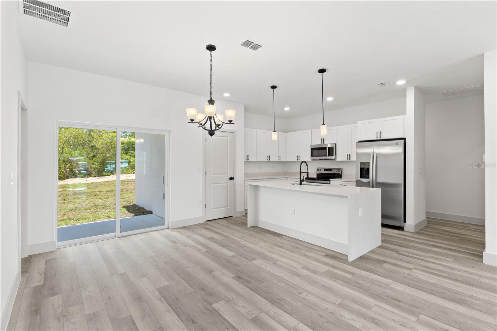 RAINBOW LAKES ESTATES - Residential