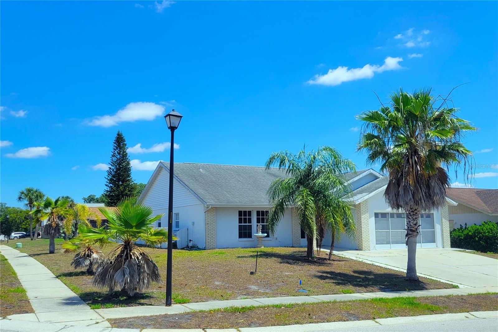 18664 WHITE PINE CIRCLE