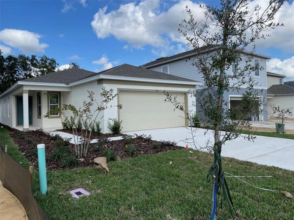 Photo of 929 Rivers Crossing Street, Clermont, FL 34714 (MLS # O6356101)