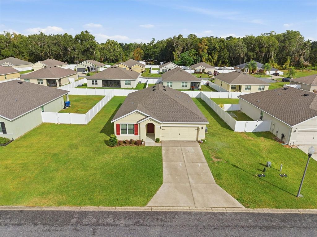 Photo of 3865 SE 98th Place, Belleview, FL 34420 (MLS # OM714826)