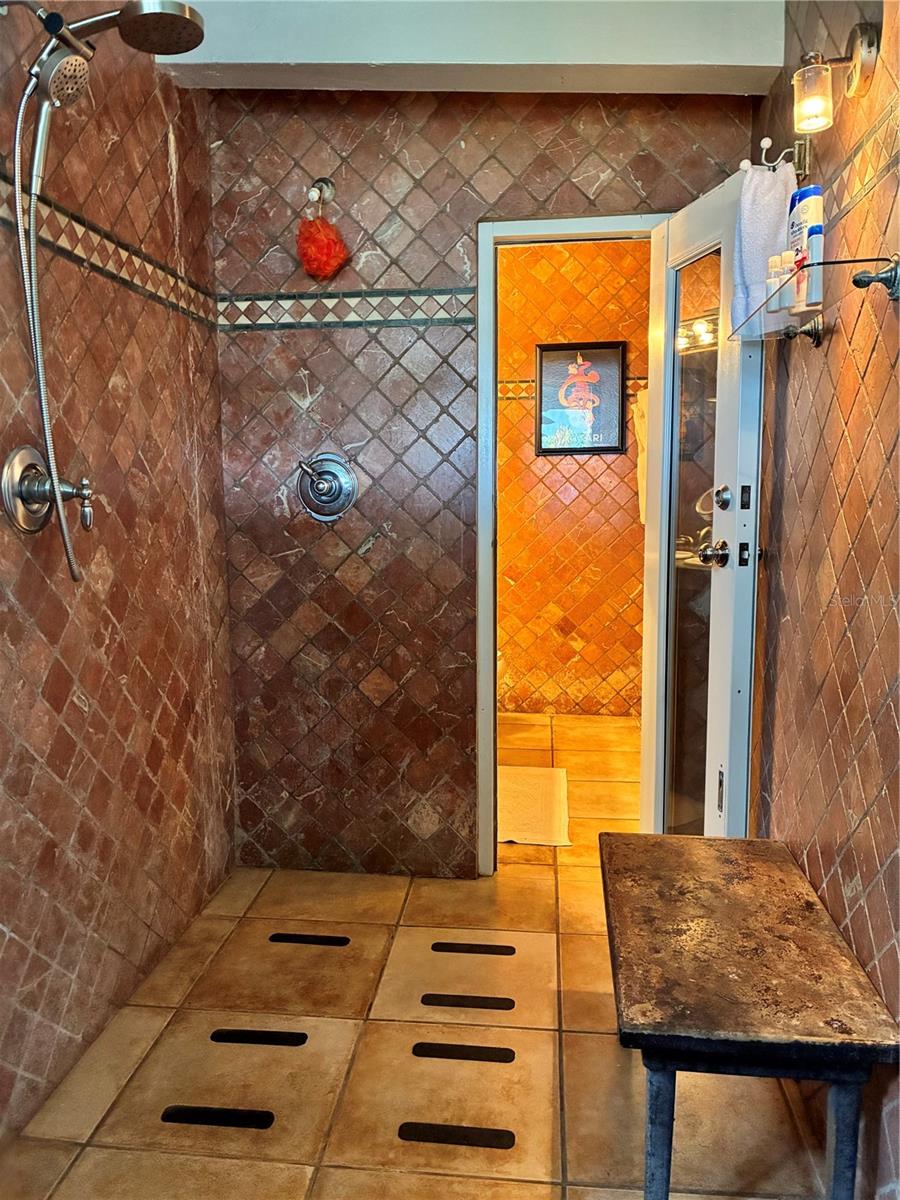 BRAVOS DE BOSTON - Residential