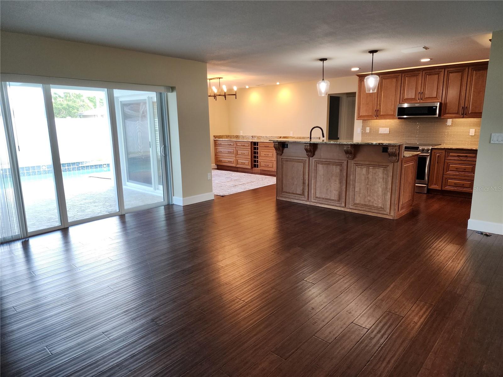 1856 WOODHAVEN CIRCLE