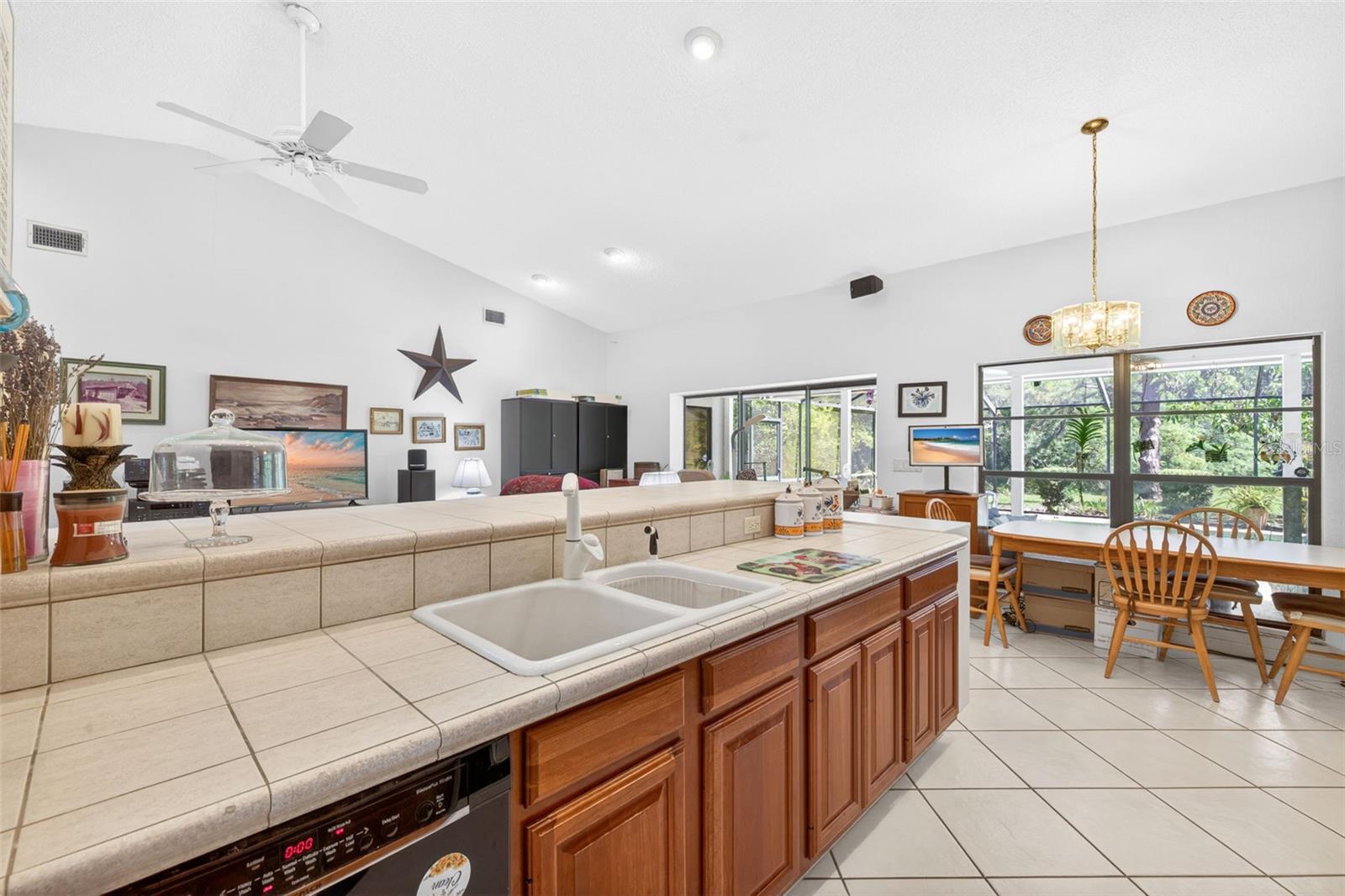 VILLAGE X UNIT 1 OF CARROLLWOO - Residential