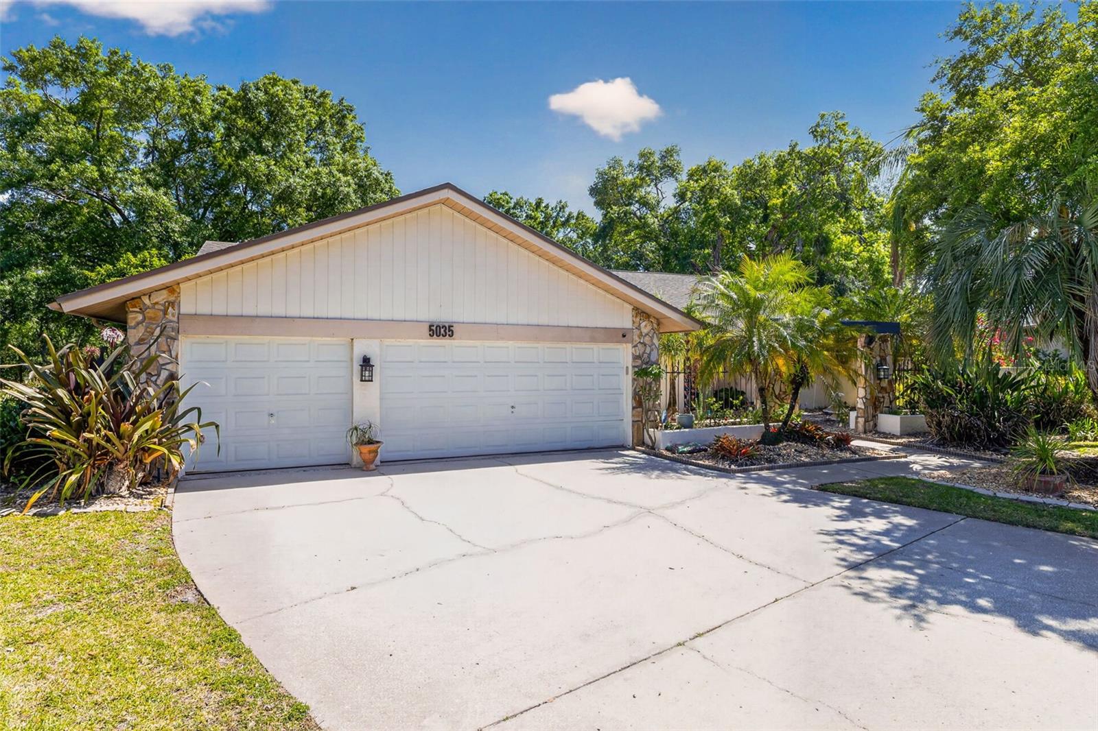 VILLAGE X UNIT 1 OF CARROLLWOO - Residential