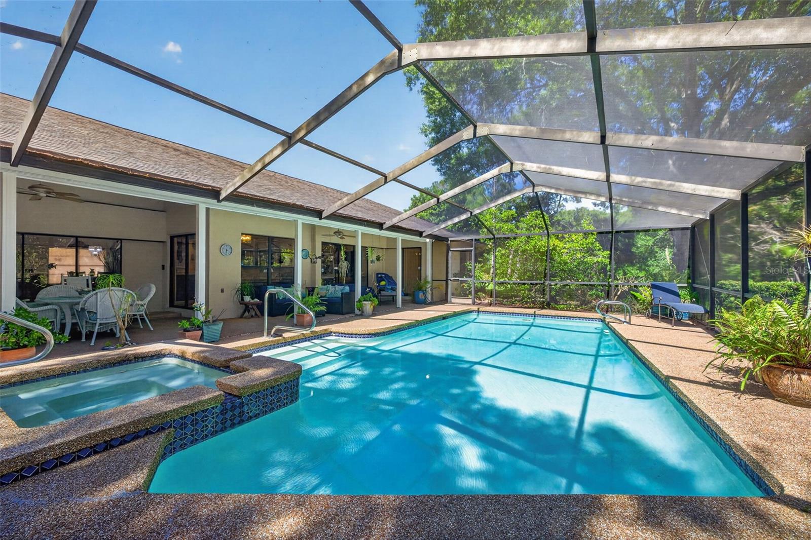 VILLAGE X UNIT 1 OF CARROLLWOO - Residential