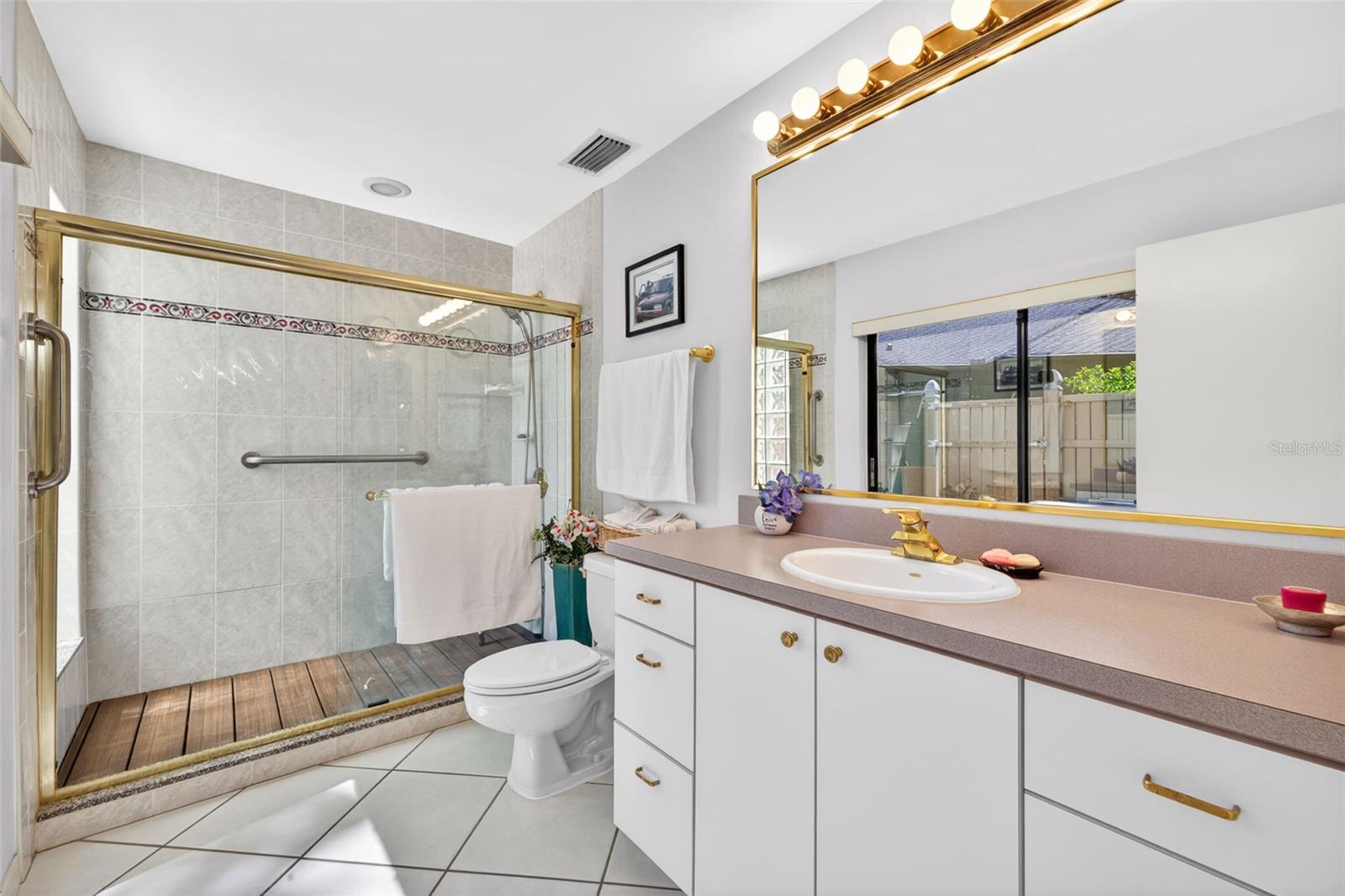 VILLAGE X UNIT 1 OF CARROLLWOO - Residential