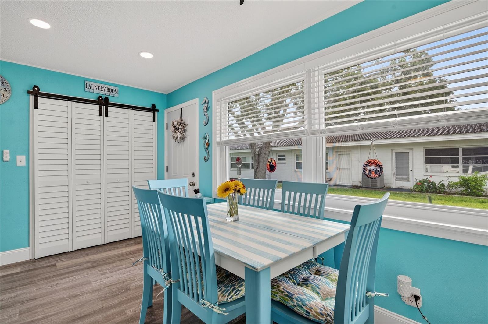 TWIN OAKS APTS - Residential