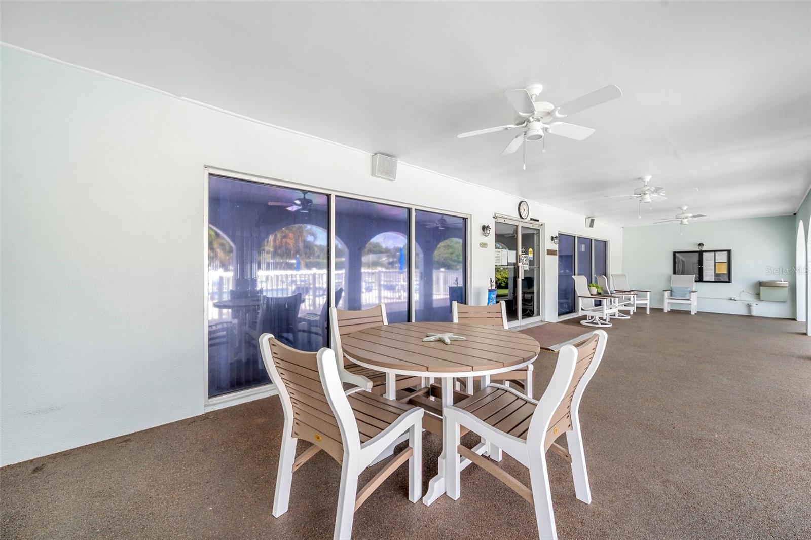 TWIN OAKS APTS - Residential