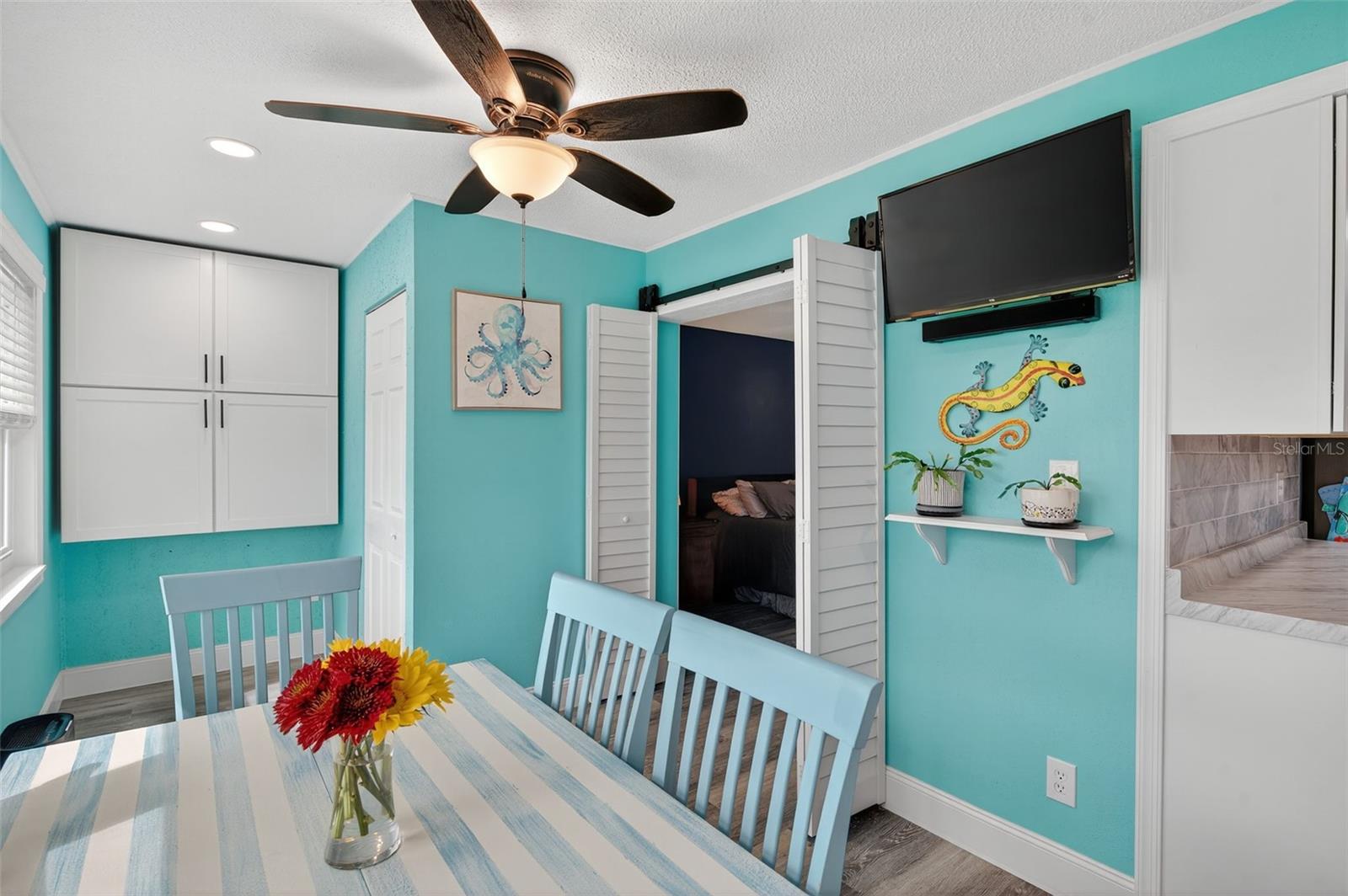 TWIN OAKS APTS - Residential