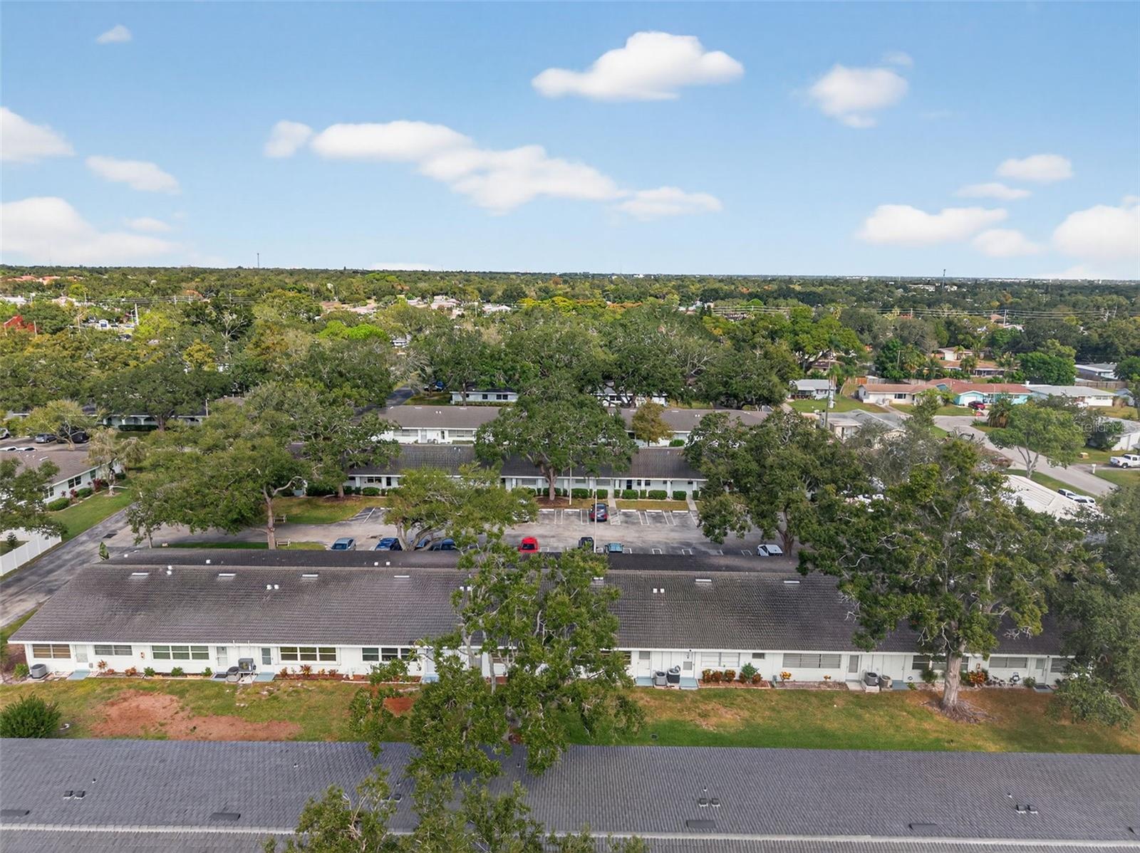 TWIN OAKS APTS - Residential