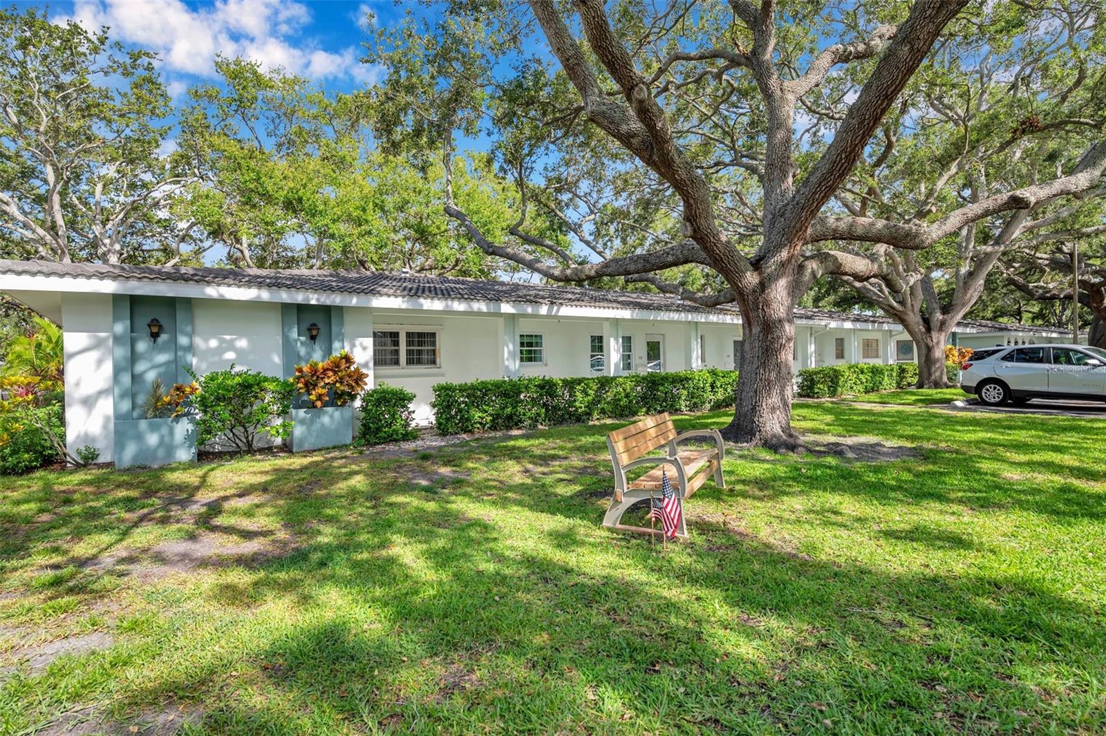 TWIN OAKS APTS - Residential