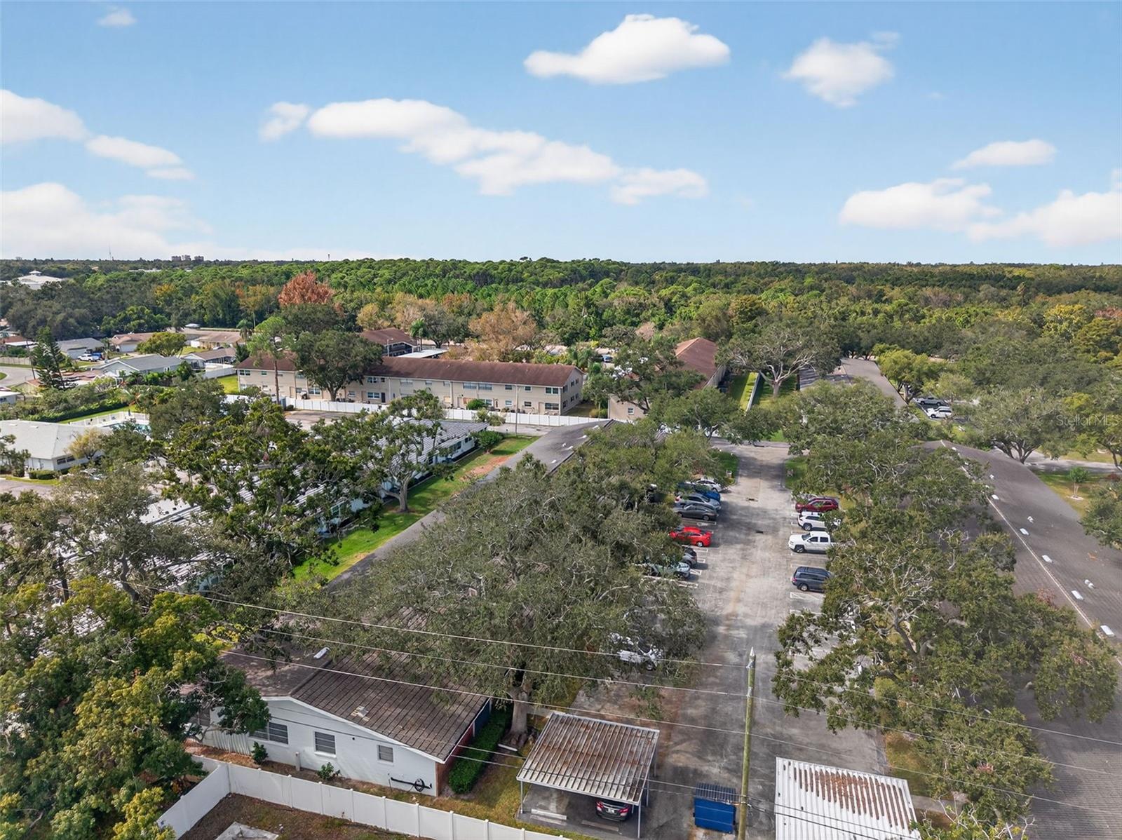 TWIN OAKS APTS - Residential